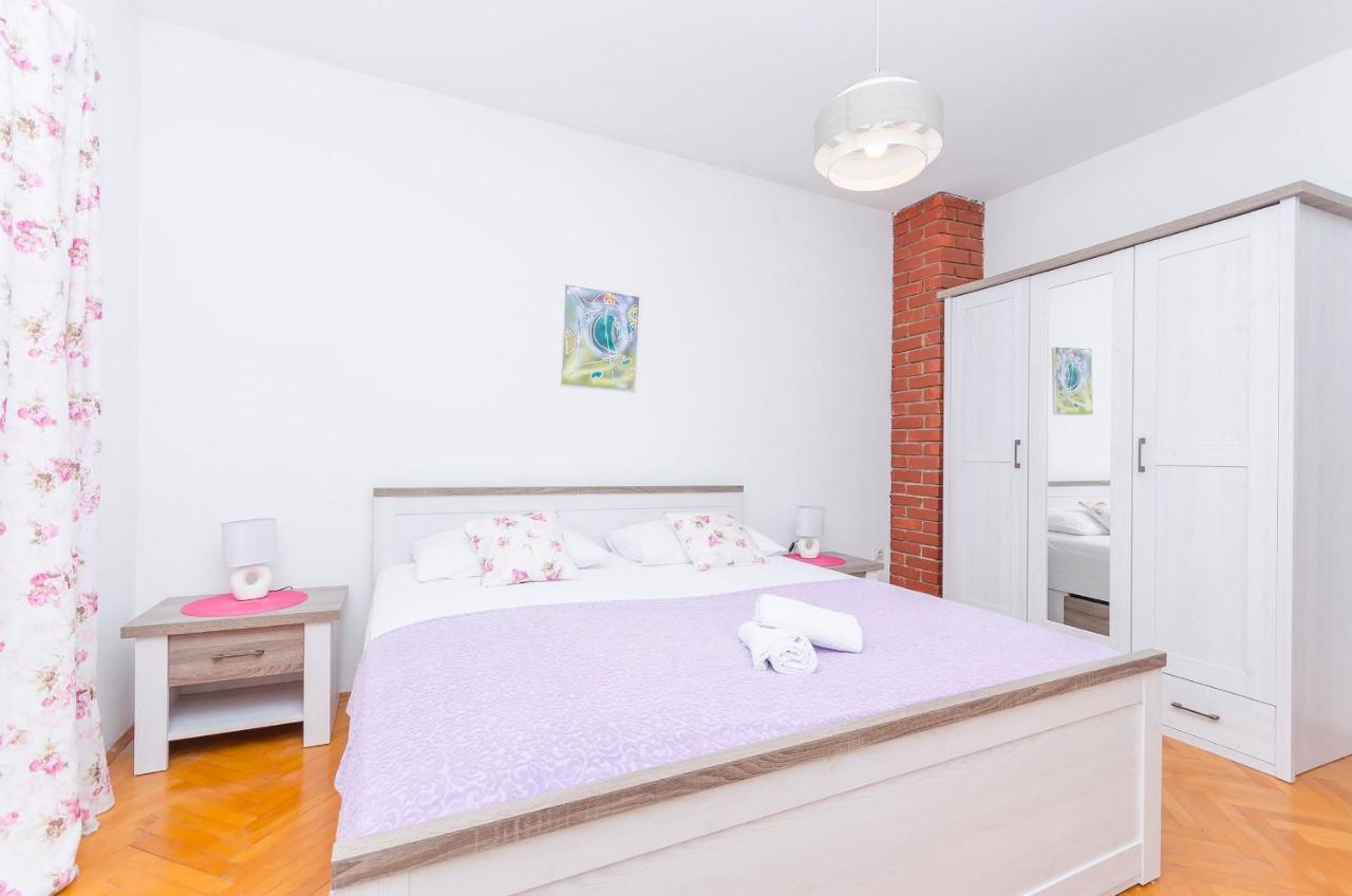 Apartments Zora Starigrad Exterior photo